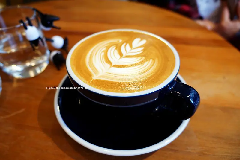 【台中南屯】Waka cafe瓦卡咖啡-歐克佬和mojo合作新品牌.陽光盒子斜對面.近文心公園