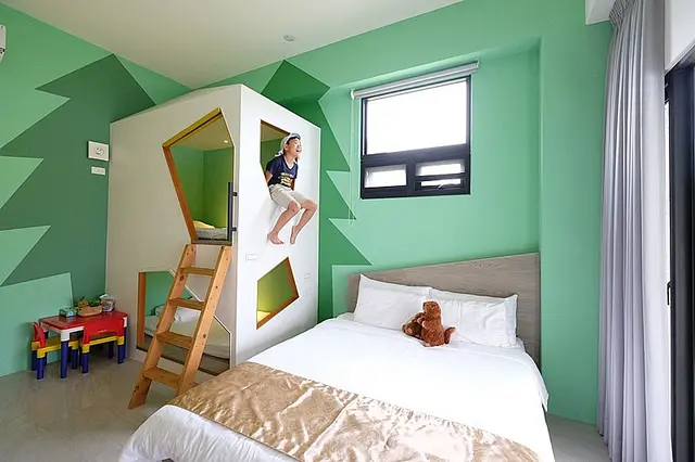 [花蓮親子民宿]綠地上的純淨莊園！北歐風質感親子溜滑梯民宿～拾晴莊園民宿｜電動車、戲水池、沙坑、有機營養餐點，歡笑聲滿田野