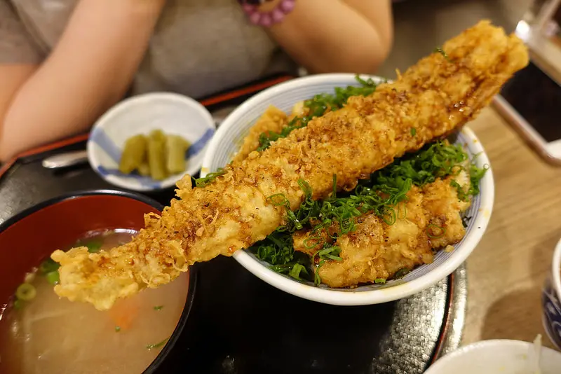 (胖樺食記)復興微風推薦美食「天吉屋　微風店」/丼飯/國賓看電影前好選擇/捷運忠孝敦化站