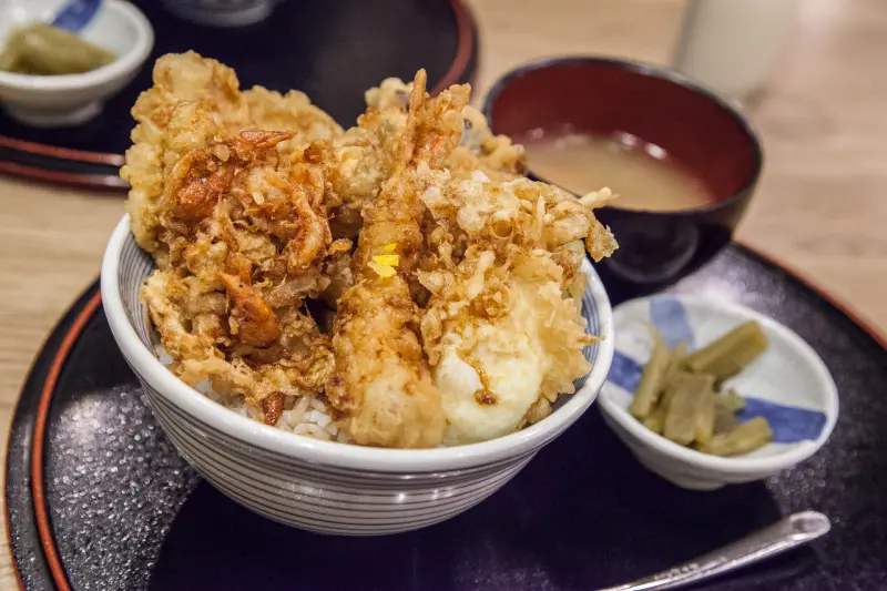 [新北板橋]板橋大遠百美食，吃了就會諸事吉祥的天丼！天吉屋-板橋大遠百店 - 大手牽小手。玩樂趣