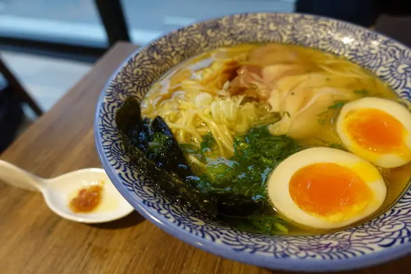 (胖樺食記)來自東京的冠軍拉麵「麺屋一燈 ITTO」/人氣排隊名店/捷運中山站推薦餐廳/可加麵不收一成服務費