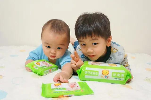 獅子寶寶-嬰兒純水柔濕巾，媽媽出門的必品並給寶貝柔潤的撫觸～