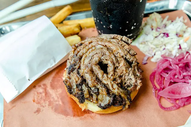 【廣宣】【忠孝敦化站美食】 Mighty Quinns Barbeque Taiwan 麥笛昆餐廳(仁愛圓環店)，新三款美式烤肉蓋飯