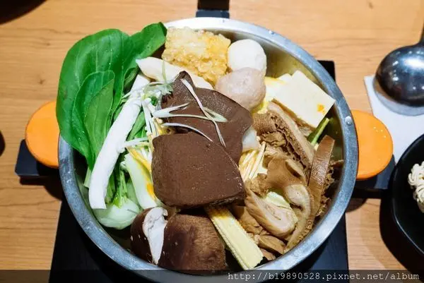 【美食】新竹.市區- 鬼椒一番鍋@新竹西門店。新竹大遠百旁邊，個人小火鍋.涮涮鍋.麻辣鍋.起司牛奶鍋.沙茶火鍋.昆布鍋