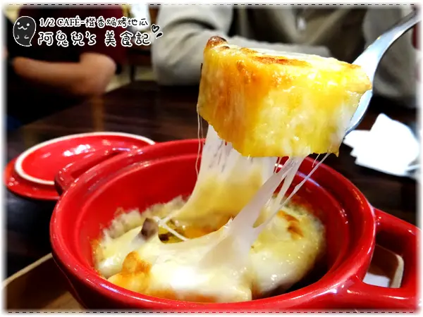 ∥台北松山∥1/2 CAFÉ．一個人也能享受的悠閒氛圍，有牽絲輕食還有帥氣店長！＊南京三民（邀約）