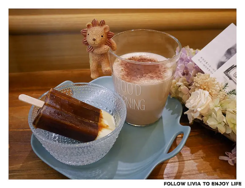 美食餐廳║ 台北松山區 捷運南京三民站 1/2 CAFÉ 松山咖啡廳/文青咖啡廳/創意咖啡廳/免費wifi插座/冰鬆餅 ❤跟著Livia享受人生❤