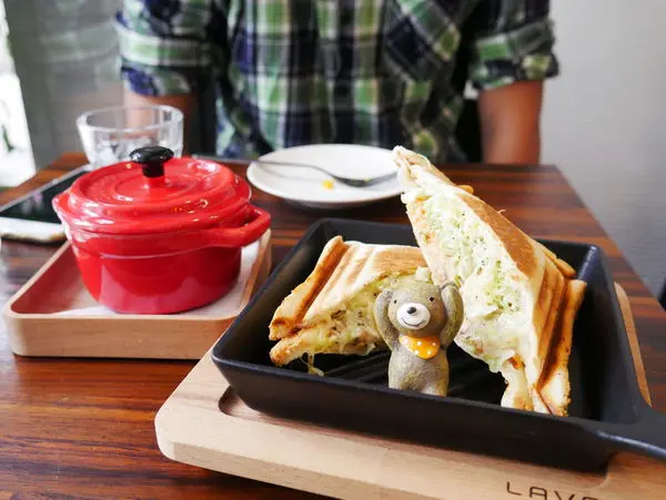 【1/2 CAFÉ】 捷運南京三民站/用心製作的點心與專業咖啡師手沖的單品咖啡