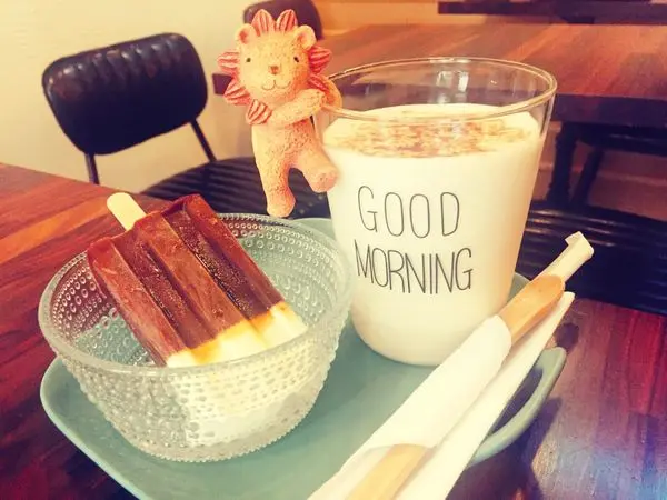 捷運南京三民站✿1/2 CAFÉ✿促咪可愛的~限量雪糕冰拿鐵 !! 整枝冰棒的香濃咖啡~ 單吃或泡入牛奶都享受!!