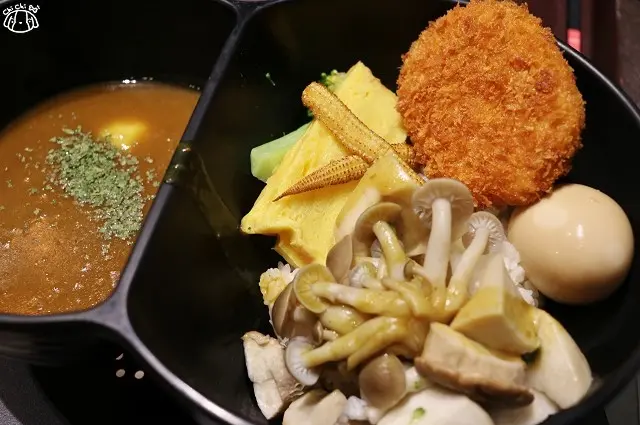 【台北中山．南京復興站】三時午 咖哩屋（南京店）百元咖哩發威-超平價日式好吃咖哩飯．可樂餅