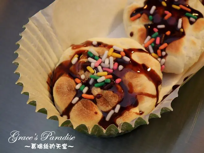 【桃園美食】銅板美食夜市小吃「功夫丸子」--烤麻糬不稀奇、烤麵糰才夠創意！逛夜市別忘的小點心，在桃園夜市和興仁夜市都有喔～