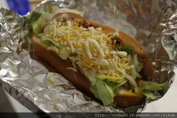 【台北。松山區】捷運南京三民站巧遇艦長的移動漢堡?!