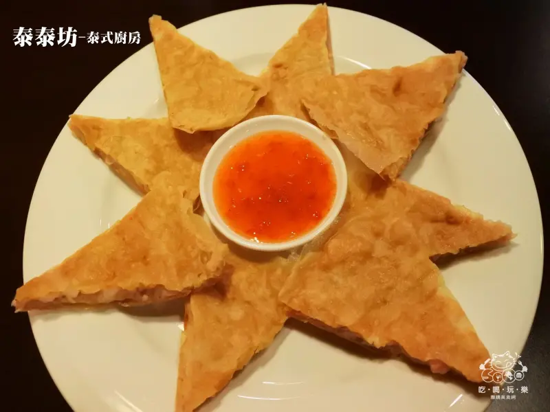 《美食推薦》【桃園】泰泰坊泰式廚房。桃園平價泰式料理餐廳 特推月亮蝦餅 椒麻雞 涼拌木瓜絲 打拋豬 酸辣海鮮豆腐湯 桃園必吃美食推薦(文末贈獎)