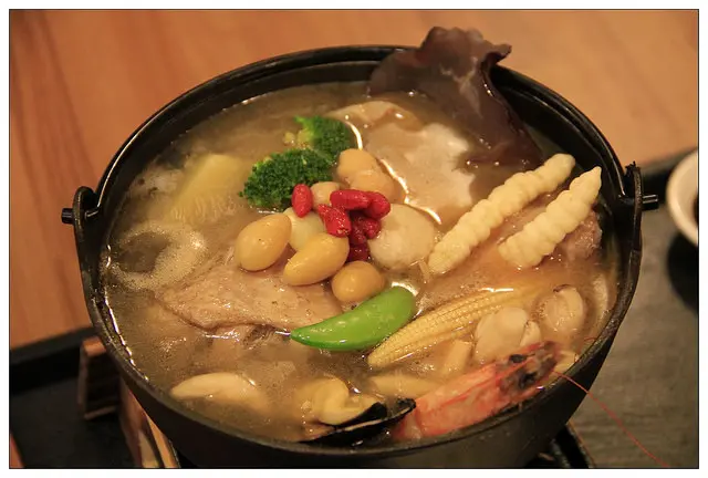 【花蓮市美食】♬正大漢方御膳食補♬/十全羊排/麻油雞火鍋/黃金蟲草盅。冬令進補溫和食補都適合。CP值超高!花蓮旅遊必吃美食