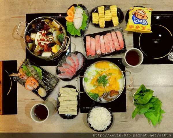 老樂灣手作鍋物~~Cp值高的極品鍋物好滋味,無論南瓜鍋或藥膳鍋一出場,讓梅子呆住三秒鐘才回神,天冷來個好鍋實在太幸福了