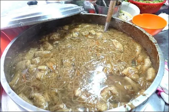 《板橋美食/小姑食記》浮洲橋下料多多無店名麵線，勞工朋友的最愛，俗擱大碗CP值破表 。