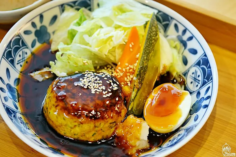 『宜蘭。礁溪』 里海咖啡（里海 cafe）-日式職人精神的鮮魚料理，質鮮、味醇，吃品味也吃鮮味/提供礁溪在地蔬食與現撈漁獲料理的和風定食，原木質樸的品味空間。