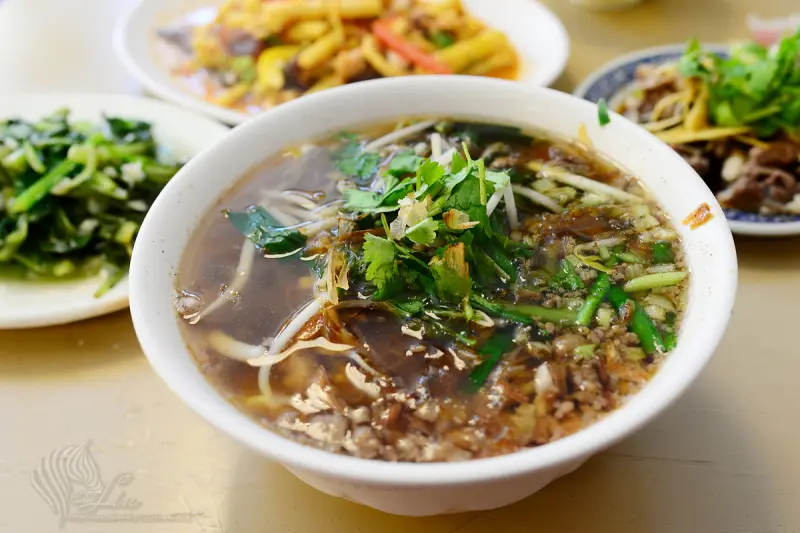 【美食】花蓮縣。花蓮市《欣欣麵館》不只是麵店！超豐富小菜 x 海鮮快炒 x 大份量麵食推薦