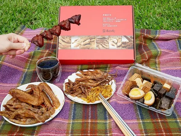 滷味城-桃園特色滷味  產品選項多  中藥滷汁超入味  到店、宅配都方便  誰說中秋節一定要吃月餅  今年就改吃滷味大餐        
      