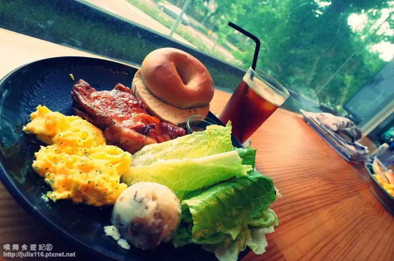 【Imperfect Cafe】大安區。莘莘學子最愛的二樓窗景咖啡（捷運公館站）♥♥♥