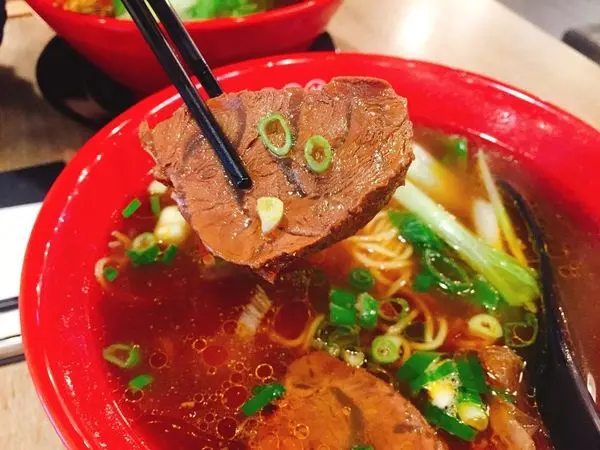 【南南一村】桃園巿區美食/超涮嘴正港台灣牛肉麵/加湯加麵不加價/吃完有驚喜