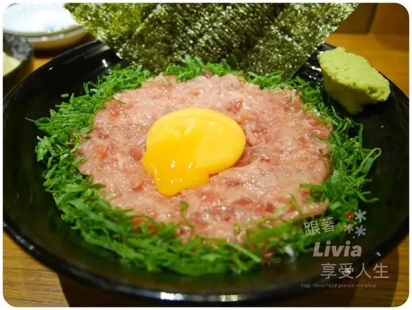 美食。餐廳│ 台北士林區 惡犬食堂士林店 士林日式料理居酒屋 士林居酒屋推薦 丼飯/海膽漢堡/握壽司 ❤跟著Livia享受人生❤