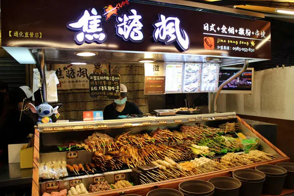 【大安區】信義安和站/通化夜市美食獨特漢方撒粉現烤不油炸燒烤-焦糖楓日式無烟撒粉串燒