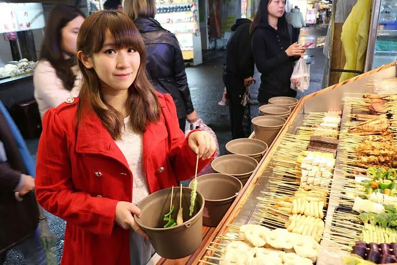 【羽諾食記】焦糖楓日式無烟撒粉串燒【通化直營店】❤通化夜市美食&燒烤推薦