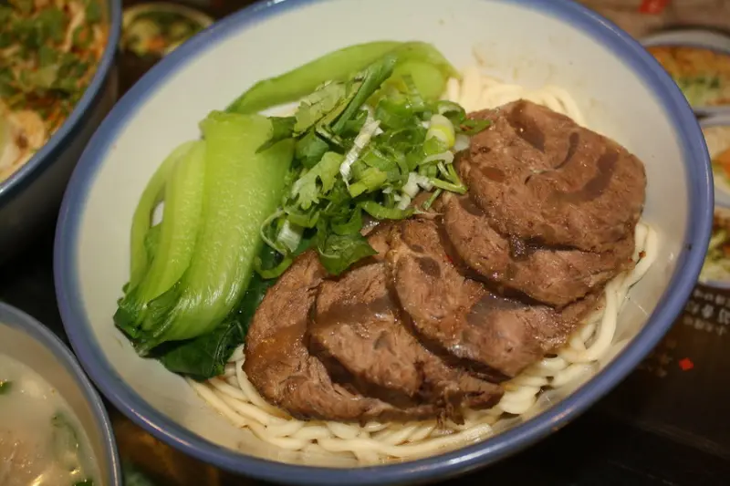 【中山區美食】蘭芳麵食館-正宗川味好味道!人氣排隊美食|遼寧夜市/街 蘭芳麵食館 食尚玩家專訪 南京復興站