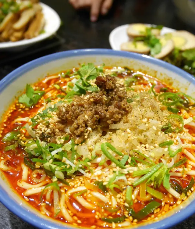 【遼寧夜市美食】近捷運南京復興站－蘭芳麵食館/傳統小吃/外省麵/東泉甜辣醬/黑美人醬油膏/川味/夜市美食/60年中藥店滷包/牛肉乾拌麵/手工雲吞