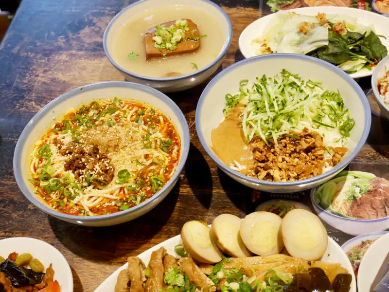 [台北中山] 久久就想吃一次會讓人懷念的蘭芳麵食館 / 順便看1006的房客 / 李國毅麵店