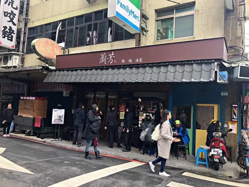 【南京復興站】鄰近南京復興站２號出口 ‧ 遼寧街夜市裡的食館 ‧ 蘋果三次專訪獨特的花椒麵 ‧ 蘭芳麵食館