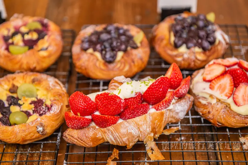 【台南美食】隱身在民宅的台南麵包店，秒殺的草莓可頌，感受職人麵包的魅力：小鹿家麵包店