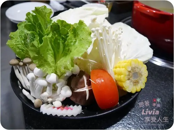 美食。餐廳│ 台北松山區 小巨蛋捷運站 健康路7號鍋料理 小巨蛋火鍋 鑄鐵鍋火鍋 ❤跟著Livia享受人生❤