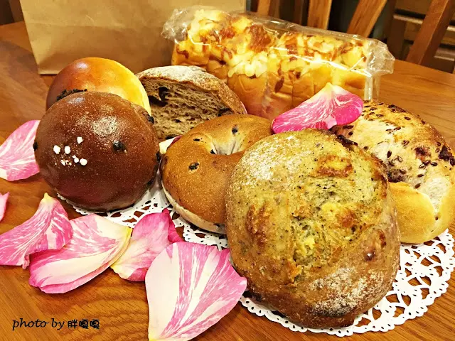 
【台中 北屯】麵包時刻パン→平日限定，就算翹班要要衝出去買的美味麵包^o^
