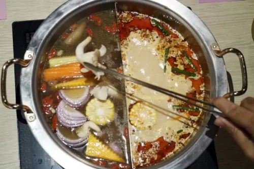 高雄左營區=<吃飽>春囍打邊爐＊麻奶鍋溫順令人難忘＊花雕鍋清爽富有滋味＊只有春囍才能超越春囍＊推陳出新的讓父親節過得好滿足=