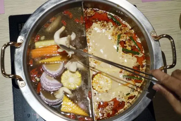 高雄左營區=<吃飽>春囍打邊爐＊麻奶鍋溫順令人難忘＊花雕鍋清爽富有滋味＊只有春囍才能超越春囍＊推陳出新的讓父親節過得好滿足=