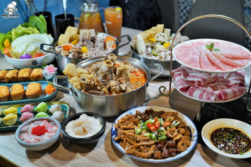 霸氣豬骨煲，享受咀嚼暢快感，三款經典：正宗胡椒豬骨煲、麻奶骨皇煲、澳門原味軟骨煲｜春囍打邊爐 - 跟著尼力吃喝玩樂＆親子生活