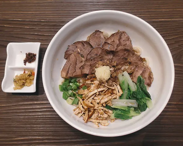 台北/大安區巷弄間/好物咖啡廳/英式+台式的混合文青咖啡廳/文青舒適感家庭式的服務/不限時有插頭