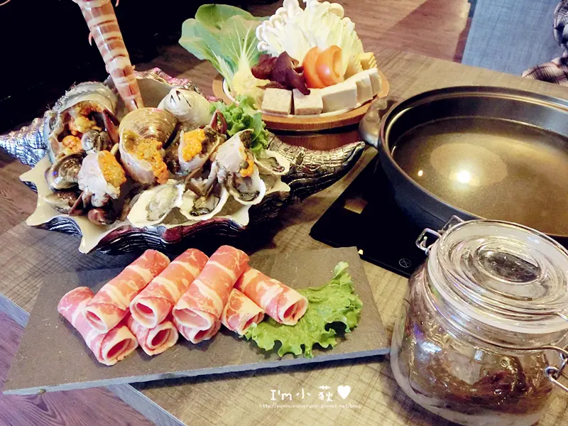 リ鍋(極の活海鮮鍋物)。超霸氣的海鮮鍋物!食尚玩家推薦的 リ味館開新店囉! リ鍋一年四季想吃火鍋都有!活海鮮以及頂級肉品清甜湯頭火鍋!