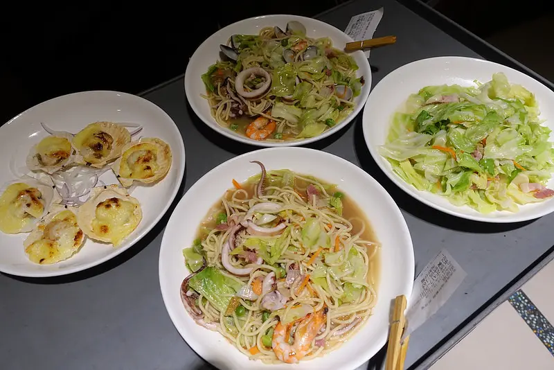 (胖樺遊記)南寮漁港瘋抓寶「老漁港新海鮮餐廳」美式燒烤水煮海鮮/寵物親子友善餐廳/17公里海岸線騎車趣