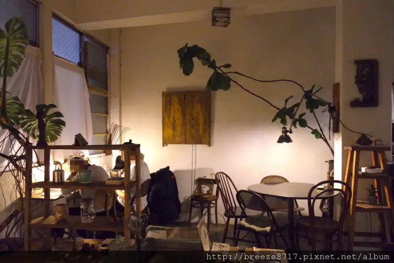 Merci vielle｜讓人沉浸的頹廢美咖啡館【新北市板橋區】