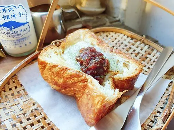 ♪府中站。Merci vielle♬ 紅豆丹麥吐司。提拉米蘇。老宅咖啡廳