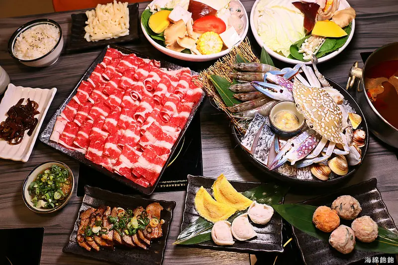 士林天母火鍋『潘教授鍋物』新推出麻辣火鍋/麻辣牛舌/藍鑚蟹雙人海陸套餐/免費升級重量級肉盤/內用洛神花茶冰淇淋無限供應/完整菜單價位