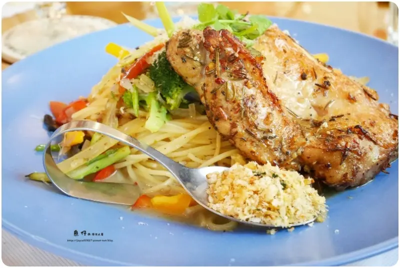 【台中.西屯】吉兒義式花園。環境舒適、空間大、附設友善兒童靜態遊戲室，現場手工窯烤爐烤出薄皮披薩