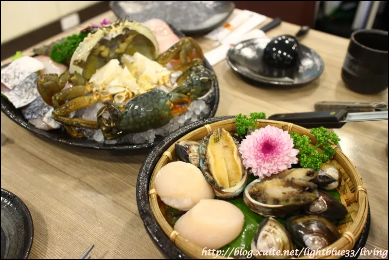 [ 市府站美食 ] 淺藍 × 十二籃粥火鍋～無敵海鮮粥，每一口都是滿滿精華