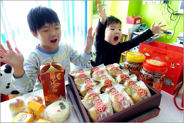 【新竹】彭成珍餅鋪，傳承三代隱身在巷弄中80幾年的在地老味道，少見的椪餅、特色的竹塹餅、玩味的花生糖，另外還有鳳黃酥和隱藏版的肉粽，年節送禮好選擇