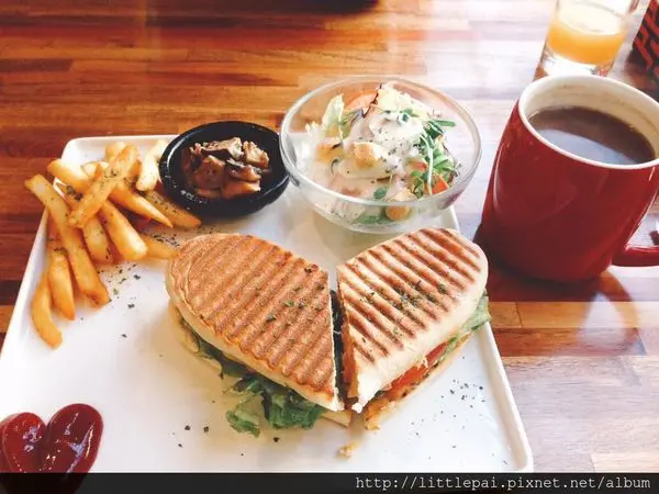 [台北 x 大安區x 美食] Freaks Café & Bistro 癮客//十足少女心帕尼尼/帕尼尼悾必朝聖!