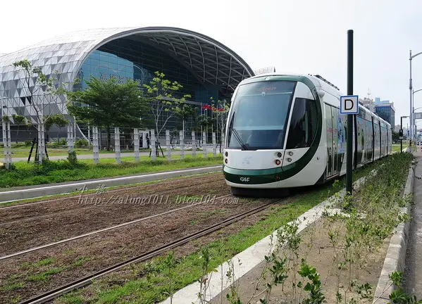 來去搭輕軌 3 ..起跑~   ..高雄的水岸輕軌              