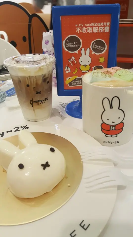 青菜呷呷。食尚小咪 ♥【中和環球百貨2樓。Miffy x 2% cafe 米飛兔主題咖啡 親子餐廳推薦板橋好吃下午茶餐廳】