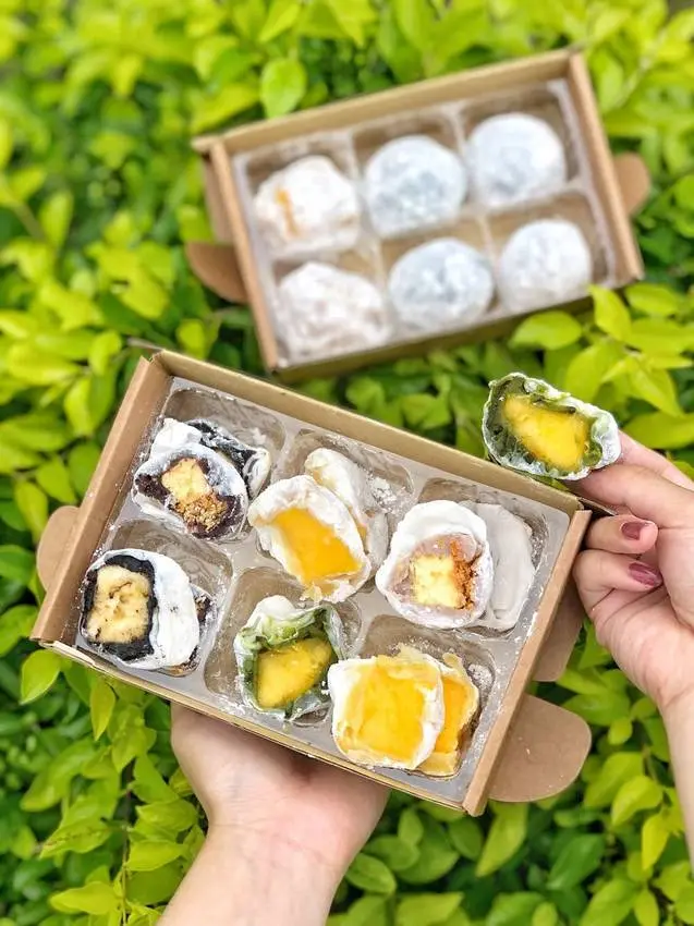 台南美食【金桃家草莓大福】芒果季開跑囉 ! 一年只賣6個月的永康人氣甜點 現場不一定買得到網路秒殺大福 | 小白只饗ㄔ美食